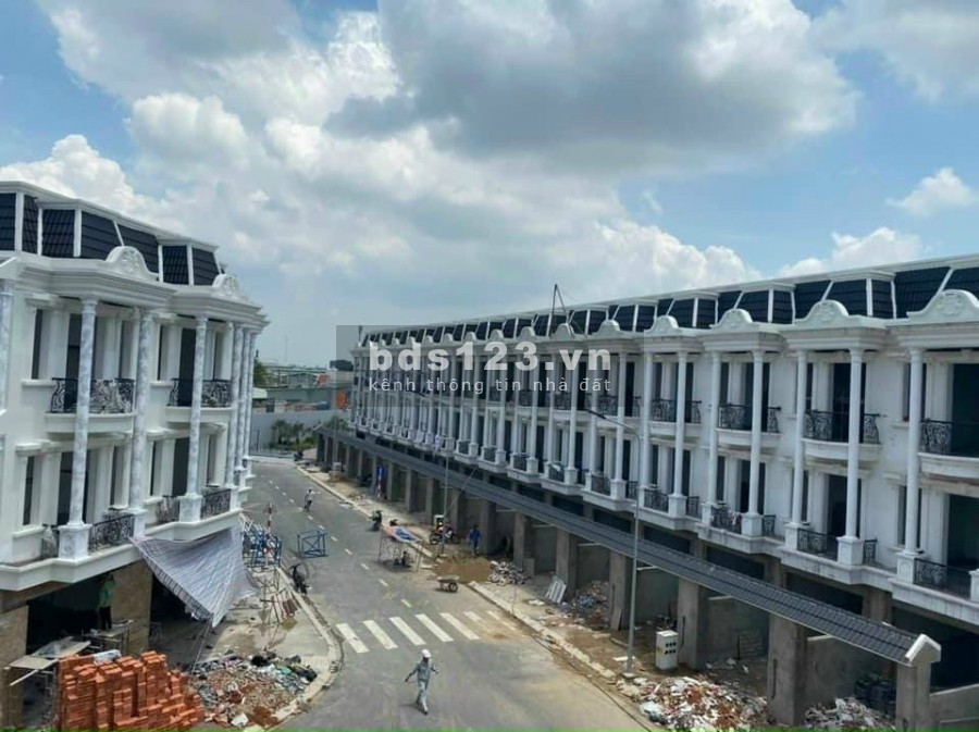 Nhà liền kề 1 trệt, 2 lầu tại thành phố Dĩ An Bình Dương, giá 5.1 tỷ, ngân hàng hỗ trợ 70%, liên hệ 0931534747