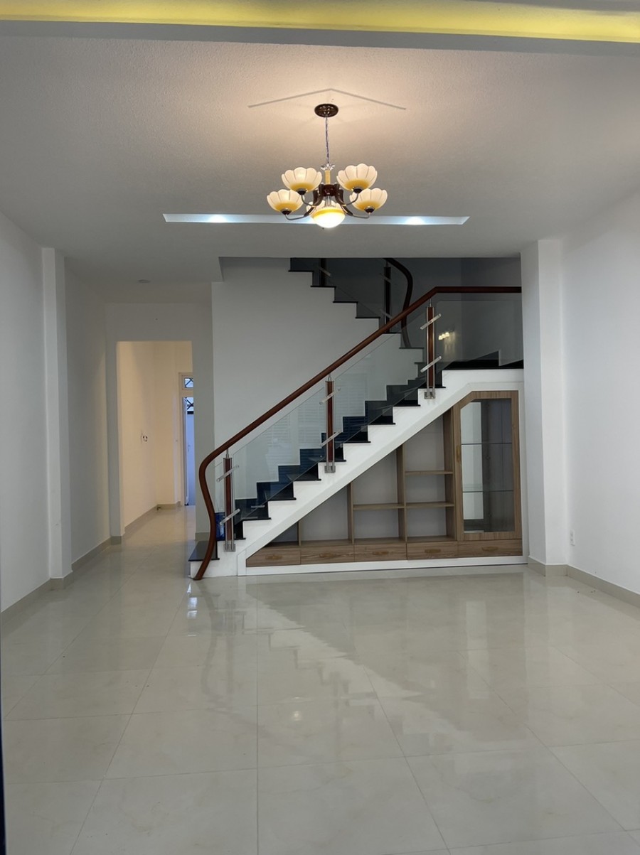 Cần bán nhà 2 mặt tiền đường ô tô Nguyễn Trung Trực, F3, Đà Lạt. GIÁ TỐT