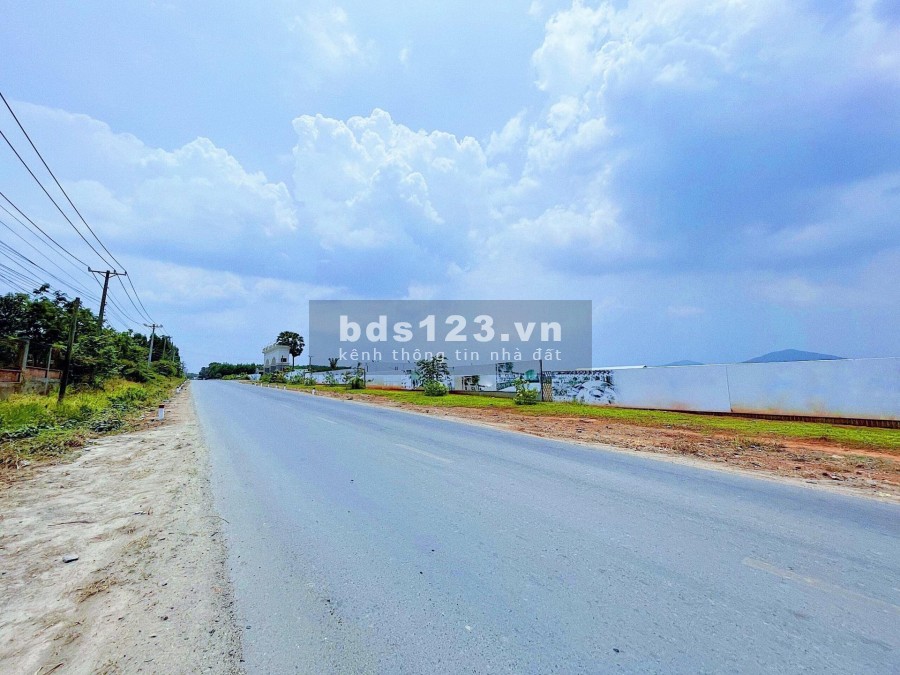 Bán 1100m2 đất ở, đang trồng sẵn bưởi, xoài, có sẵn 100 ONT, cách đường chính chỉ 10m