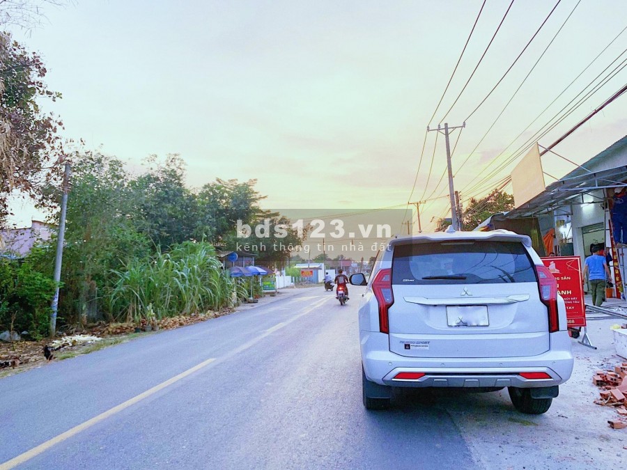 Bán 1100m2 đất ở, đang trồng sẵn bưởi, xoài, có sẵn 100 ONT, cách đường chính chỉ 10m