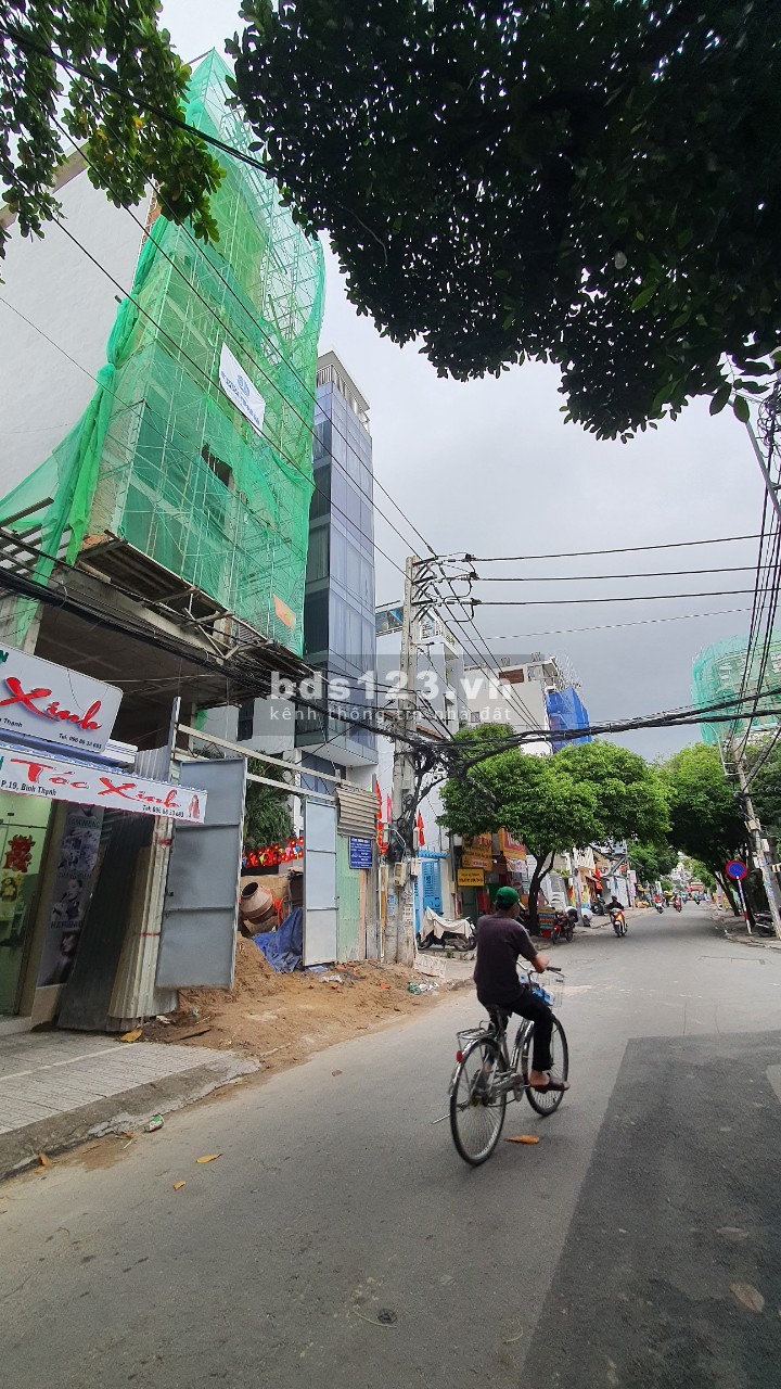 Cho thuê toàn nhà văn phòng mặt tiền đường dt 2000m2, sàn 2 hầm 8 tầng cao