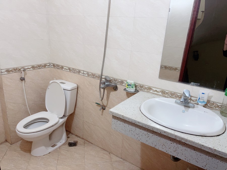 Mình còn trống phòng tầng 4 trong nhà 5 tầng ngõ 898 Láng Giá 3.3 Tr/Th LH 0968128371