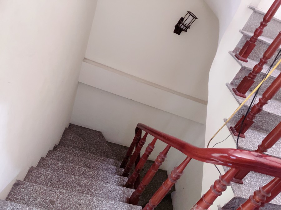 Mình còn trống phòng tầng 4 trong nhà 5 tầng ngõ 898 Láng Giá 3.3 Tr/Th LH 0968128371