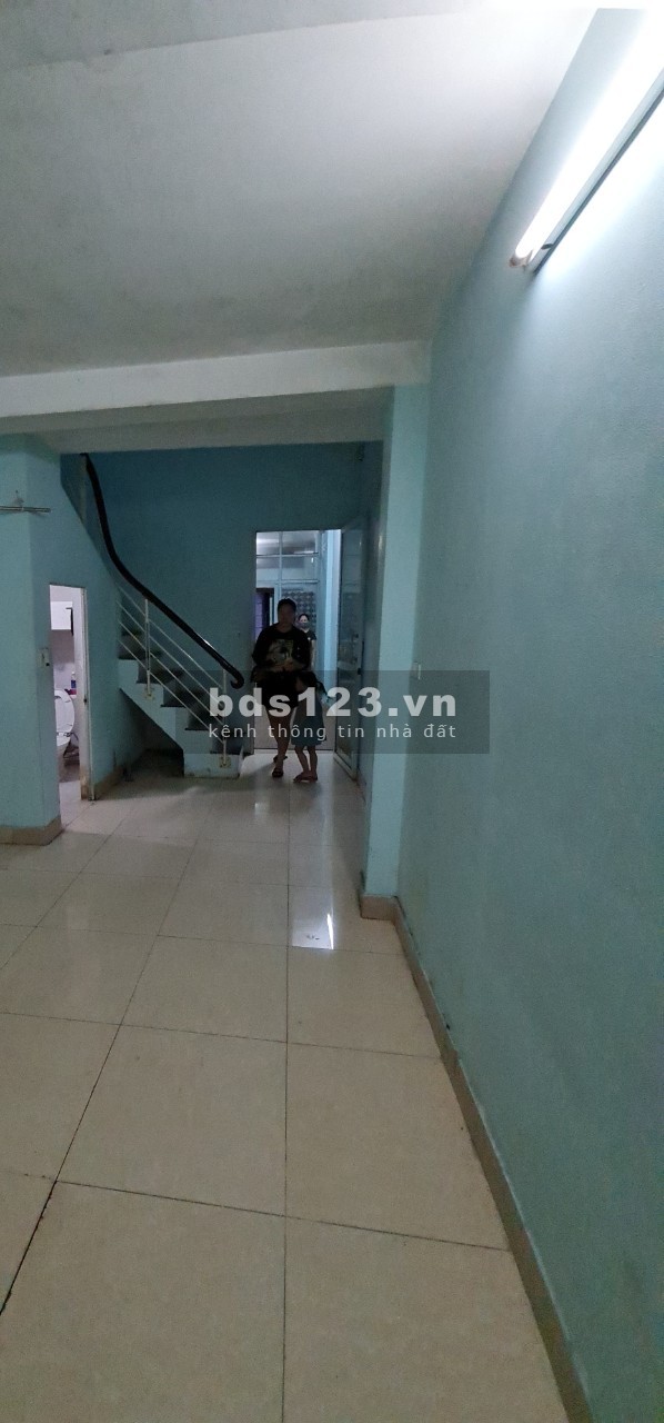 Cho thuê nhà Phố Chợ Khâm Thiên 70m2*3T,3PN , dân trí cao ,kinh doanh online Ngõ 3 gác