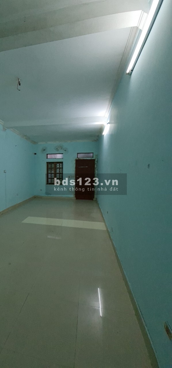 Cho thuê nhà Phố Chợ Khâm Thiên 70m2*3T,3PN , dân trí cao ,kinh doanh online Ngõ 3 gác