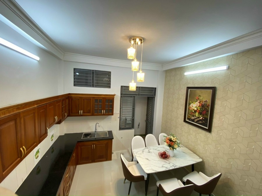 Nhà đẹp đường Phan Huy Ích, dt 4x16m, 3 lầu, giá chỉ 5,6 tỷ