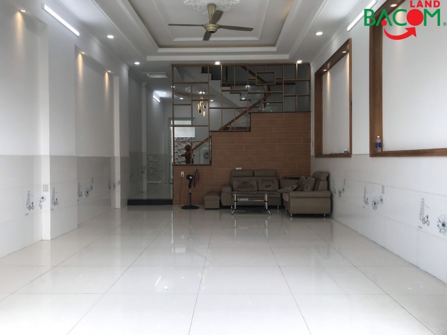 Bán nhà 1 trệt 2 lầu ngay khu đại học Mở, phường Long Bình Tân, cách QL51 chỉ 50m