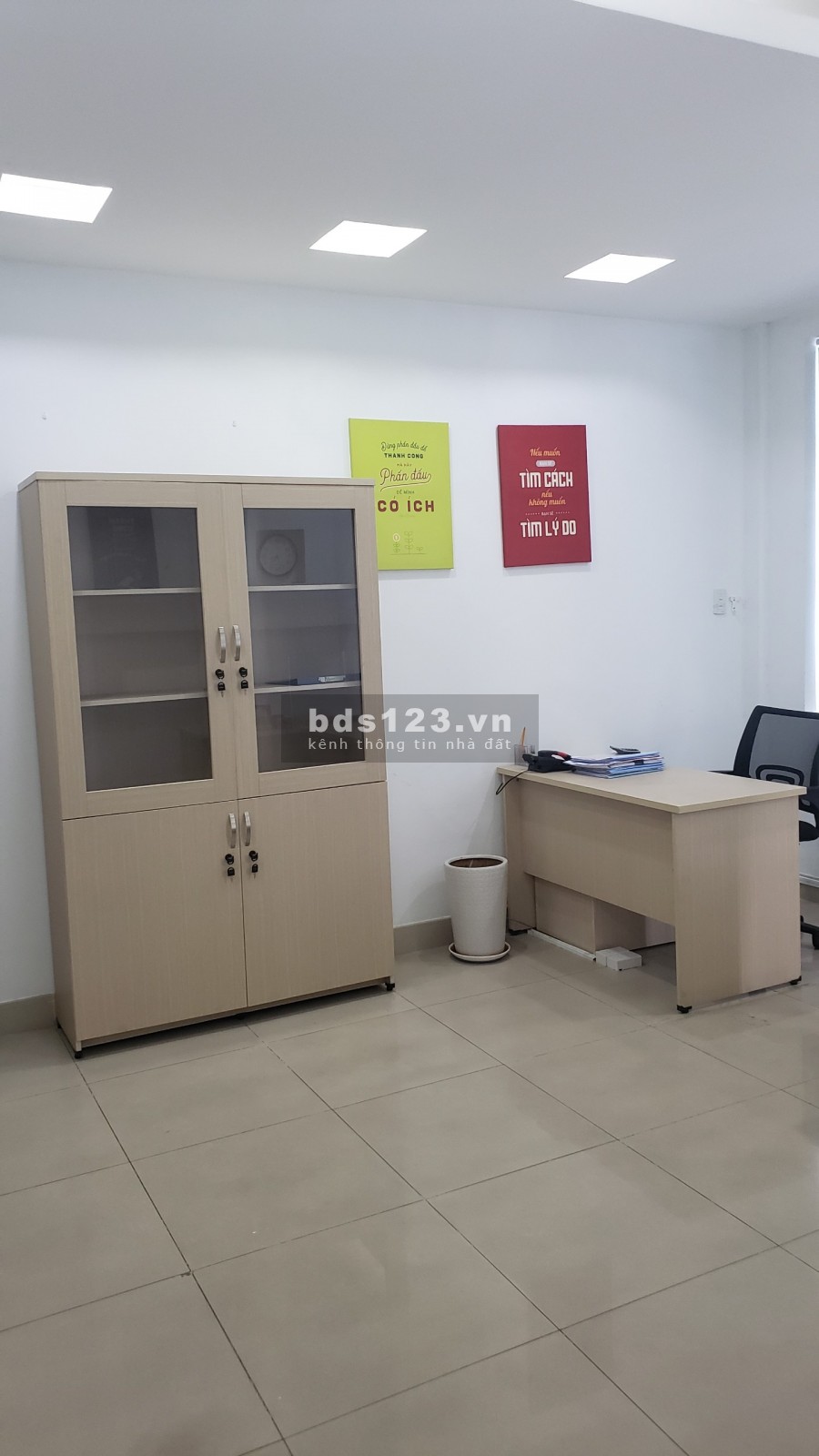Cho thuê Tầng 03 làm văn phòng có sẵn nội thất làm việc