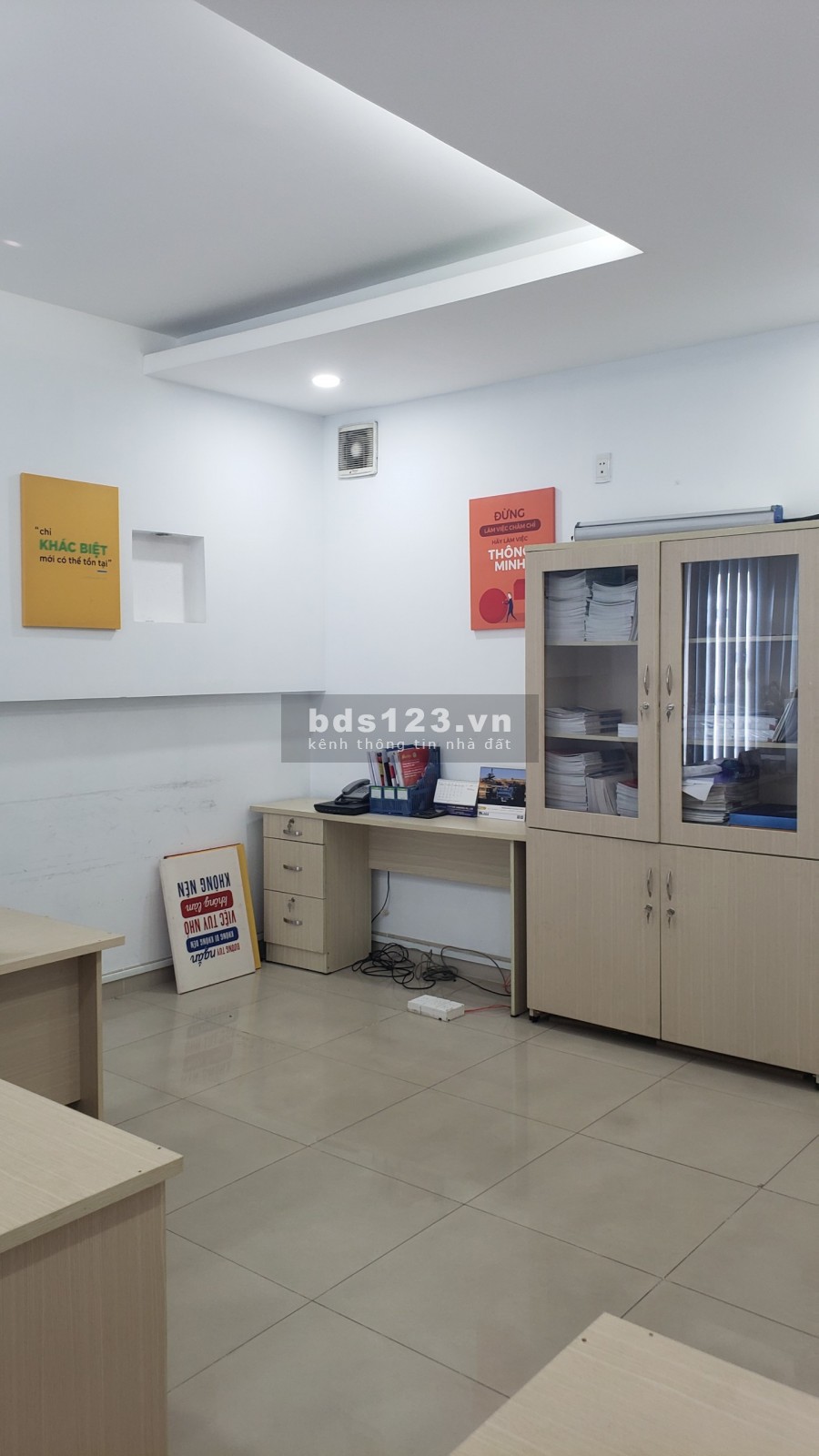 Cho thuê Tầng 03 làm văn phòng có sẵn nội thất làm việc