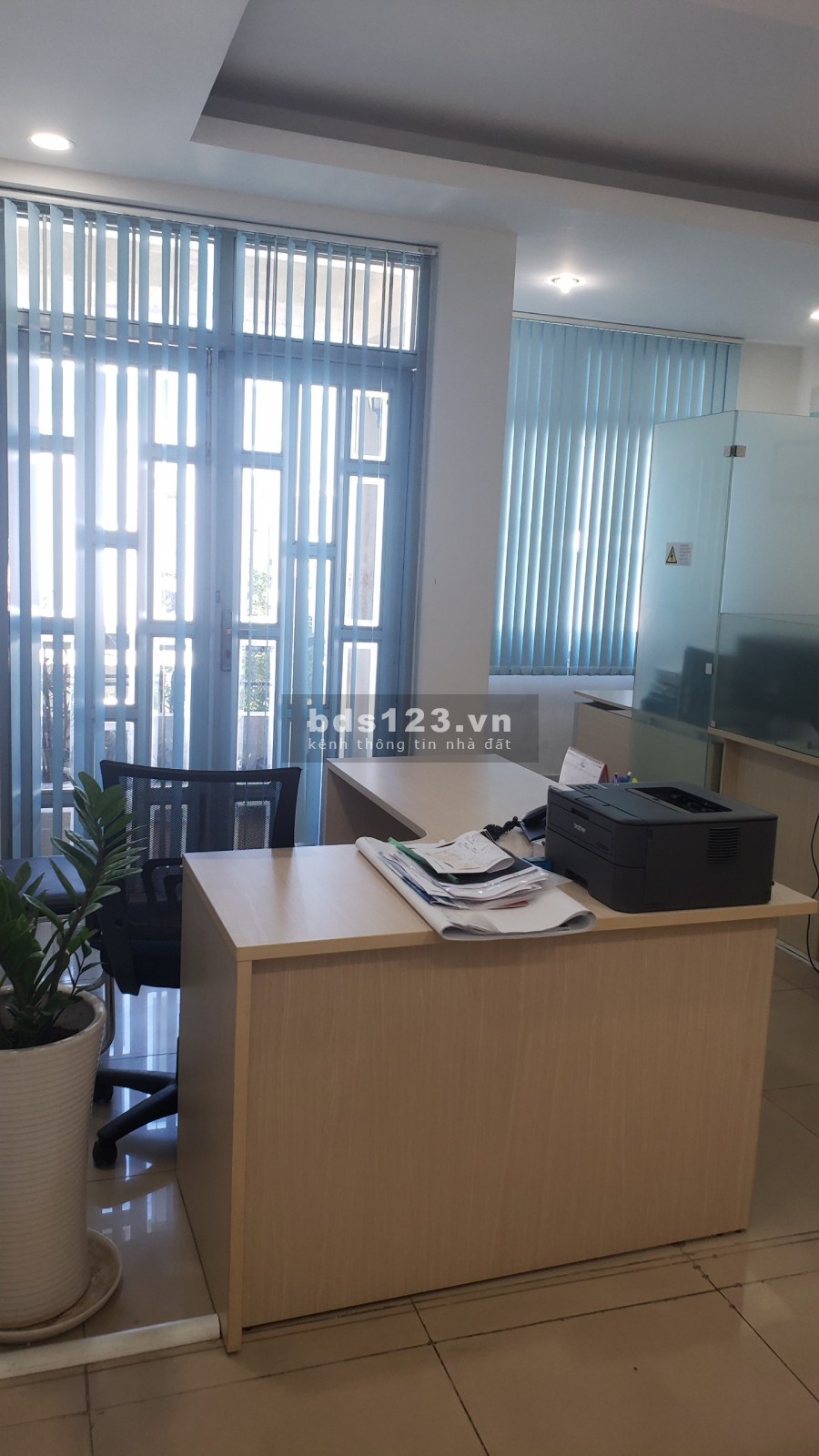 Cho thuê Tầng 03 làm văn phòng có sẵn nội thất làm việc