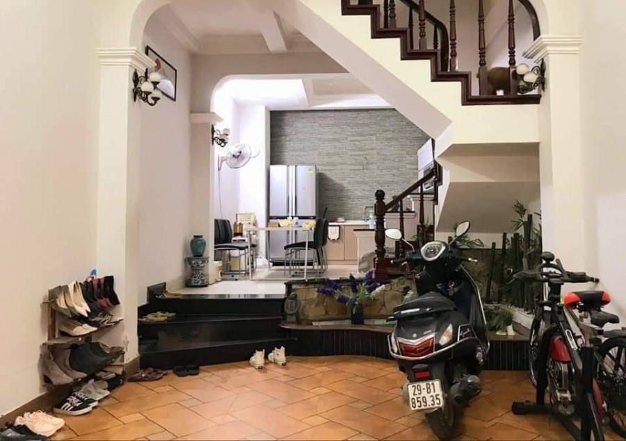 Nhà đẹp Hoàng Cầu đất Quan Lộc chỉ 10.9 tỷ, dt 45m2, 4 tầng, mt 4.1m, kinh doanh ô tô tránh