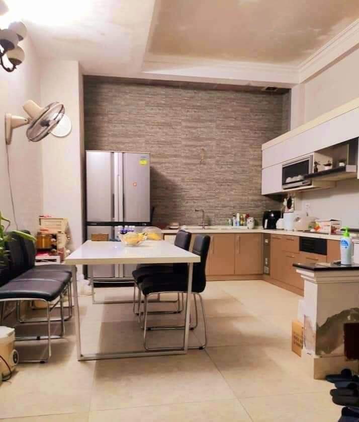 Nhà đẹp Hoàng Cầu đất Quan Lộc chỉ 10.9 tỷ, dt 45m2, 4 tầng, mt 4.1m, kinh doanh ô tô tránh