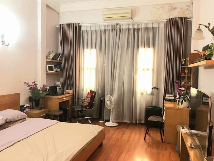 Nhà đẹp Hoàng Cầu đất Quan Lộc chỉ 10.9 tỷ, dt 45m2, 4 tầng, mt 4.1m, kinh doanh ô tô tránh