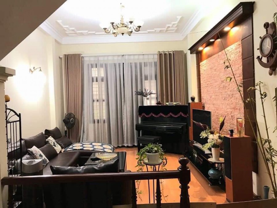 Nhà đẹp Hoàng Cầu đất Quan Lộc chỉ 10.9 tỷ, dt 45m2, 4 tầng, mt 4.1m, kinh doanh ô tô tránh