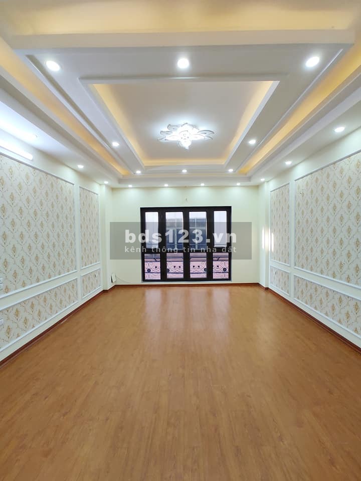 Gần 3 tỷ nhà đẹp 6 tầng nội thất hãng nổi tiếng gần phố