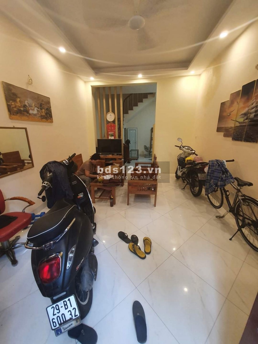 Cần bán gấp nhà Nguyễn Đức Cảnh mới đẹp, DT 40m2 x 5 tầng x Nhỉnh 3 tỷ