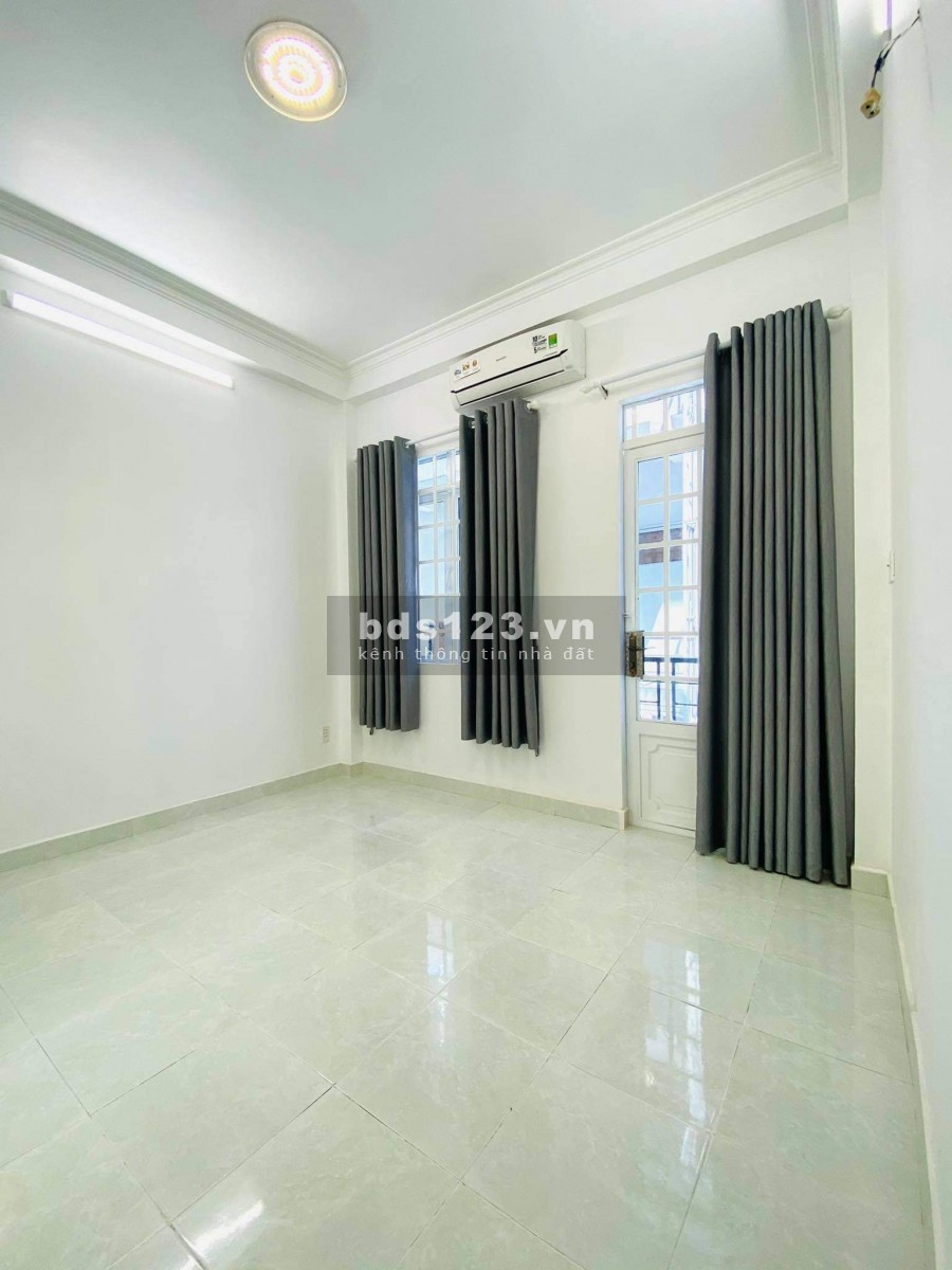 Bán nhà đường 3 tháng 2, 4 tầng, nhà đẹp, HXH, MT 30m, chỉ 5 tỷ 2