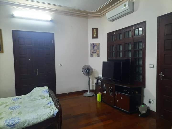 Bán nhà biệt thự, lô góc 3 mặt tiền Tây Hồ DT 215M,3 TẦNG, MT 10M, GIÁ 29 TỶ