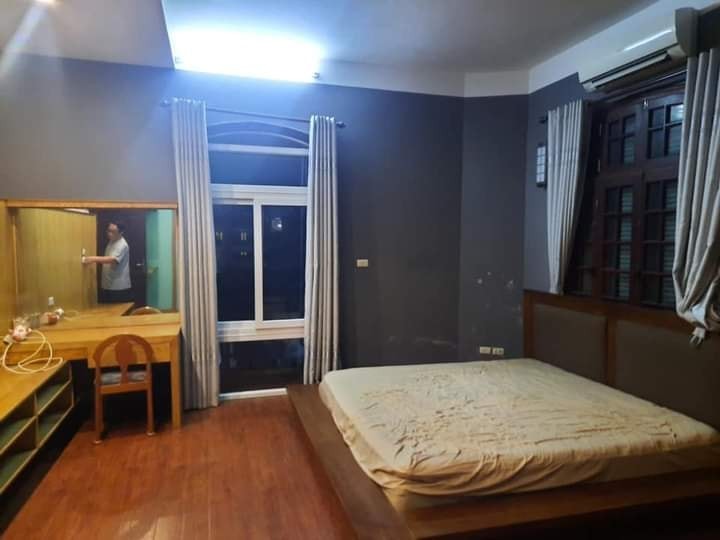 Bán nhà biệt thự, lô góc 3 mặt tiền Tây Hồ DT 215M,3 TẦNG, MT 10M, GIÁ 29 TỶ