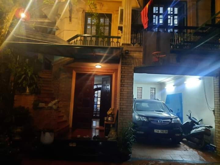 Bán nhà biệt thự, lô góc 3 mặt tiền Tây Hồ DT 215M,3 TẦNG, MT 10M, GIÁ 29 TỶ