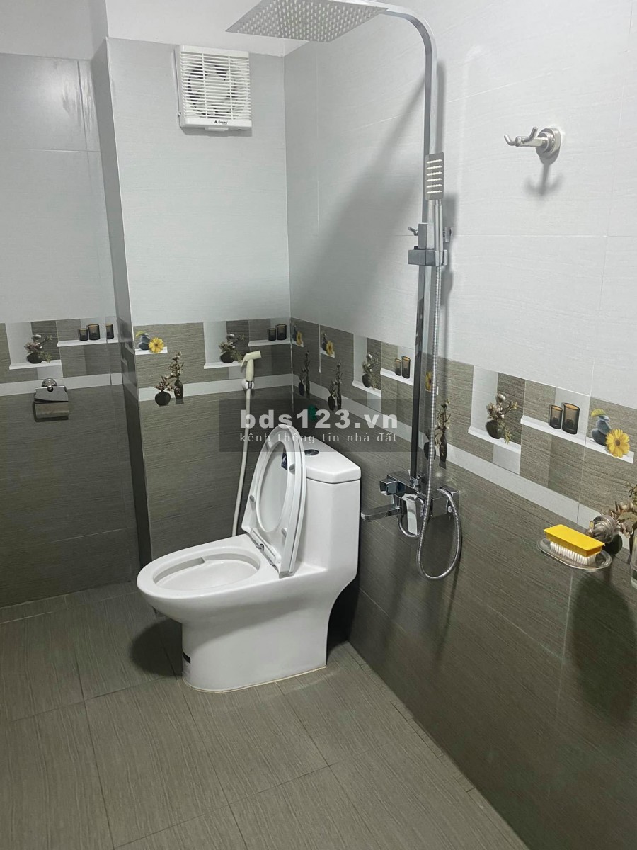 Cần bán gấp nhà phố Lĩnh Nam, ngõ ô tô tránh nhau