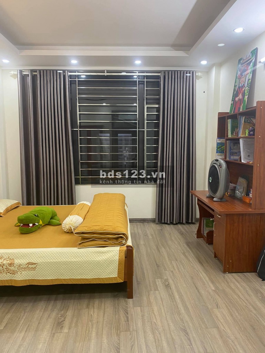 Cần bán gấp nhà phố Lĩnh Nam, ngõ ô tô tránh nhau