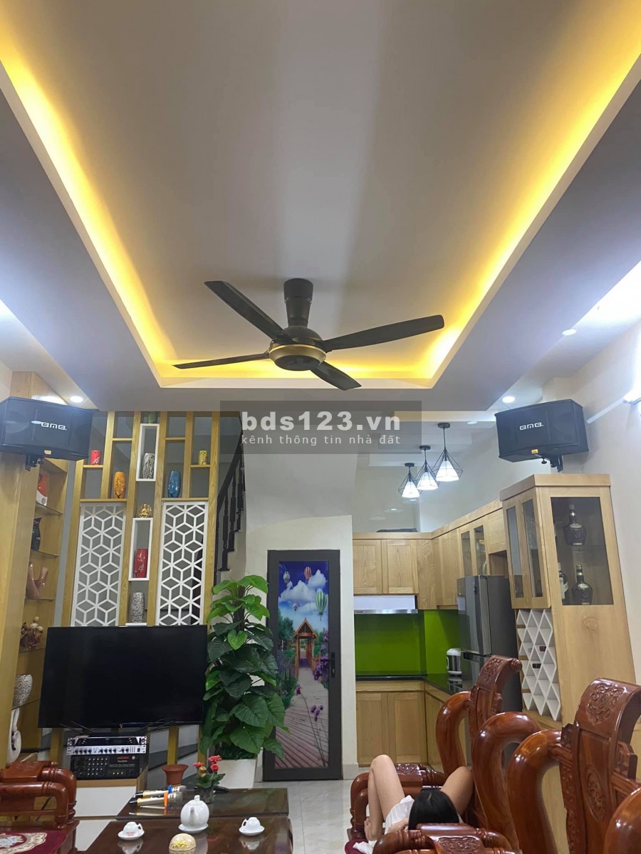Cần bán gấp nhà phố Lĩnh Nam, ngõ ô tô tránh nhau