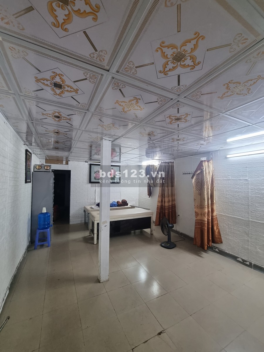 Bán nhà tập thể Tầng 1 đường Trần Quốc Hoàn, diện tích 70m2, Giá 1.75 tỷ.