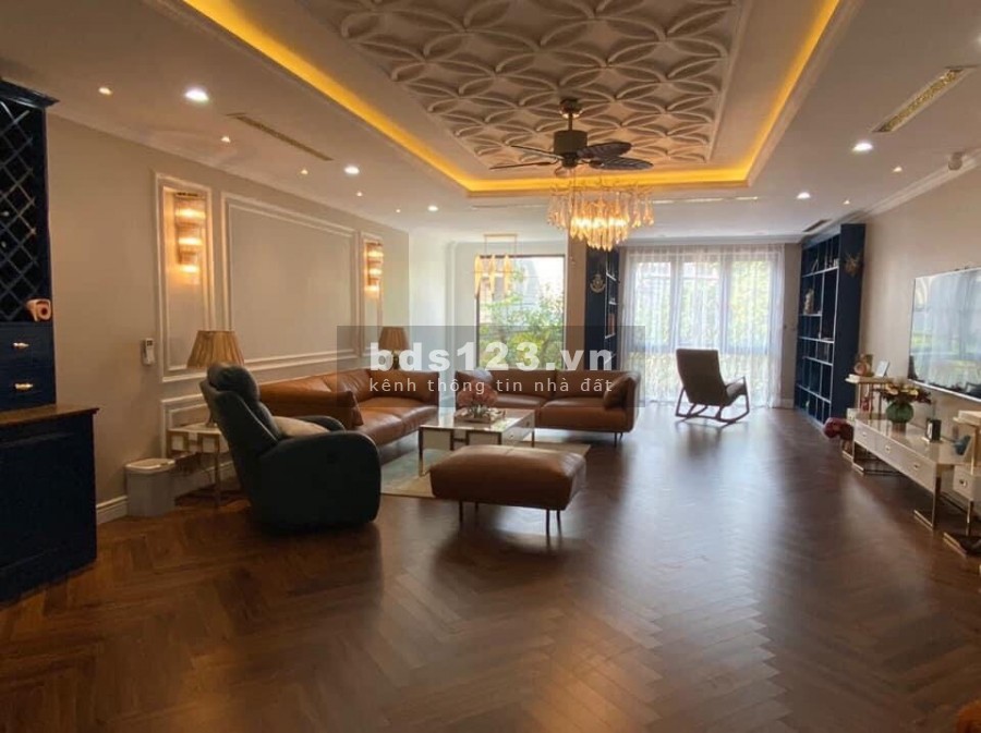 Bán nhà Tân Ấp gara 2 ô tô dtsd 58m2, giá 7.6 tỷ, tặng nội thất nhập Mỹ, sổ sẵn