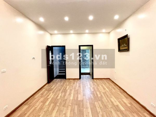 Nhà mới xây chờ đón Tân Gia Trường Chinh 45m2 5 tầng mt 4m giá 4.7 tỷ.