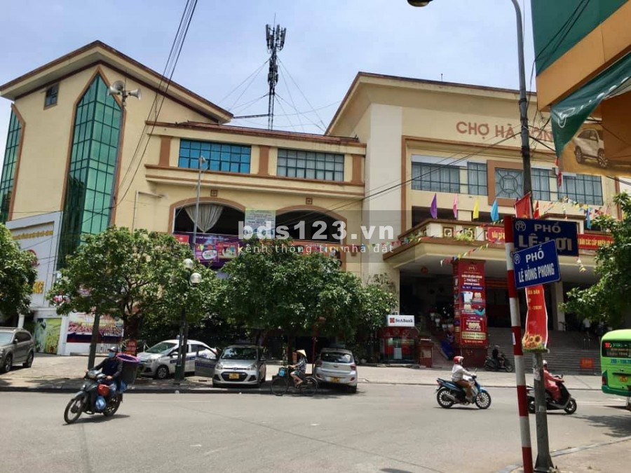 Cần bán nhà ở Lê Hồng Phong, Quận Hà Đông. Vị trí trung tâm Quận Hà Đông, cách 10 m ra ô tô tránh