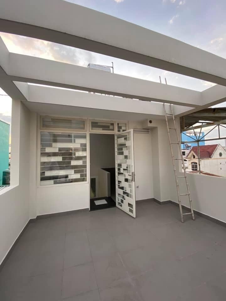 Xe hơi vô nhà, 5 tầng kiên cố, nhà mới đẹp, 30m ra MT, N.T Hiền Bình Thạnh, Giá 7,7 tỷ.