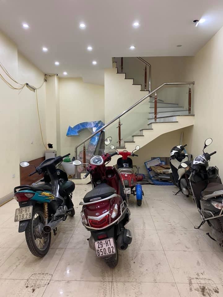 Nhỉnh 7 tỷ có nhà đường Láng Đống Đa, Hà Nội ô tô đua tránh nhau