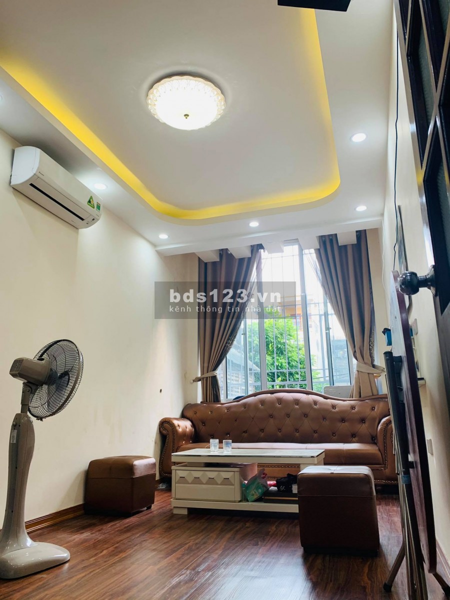 Bán gấp nhà 2 mặt thoáng 183 Vũ Tông Phan Thanh Xuân, 50m2 *4T, cách phố 30m, giá 4,2 tỷ