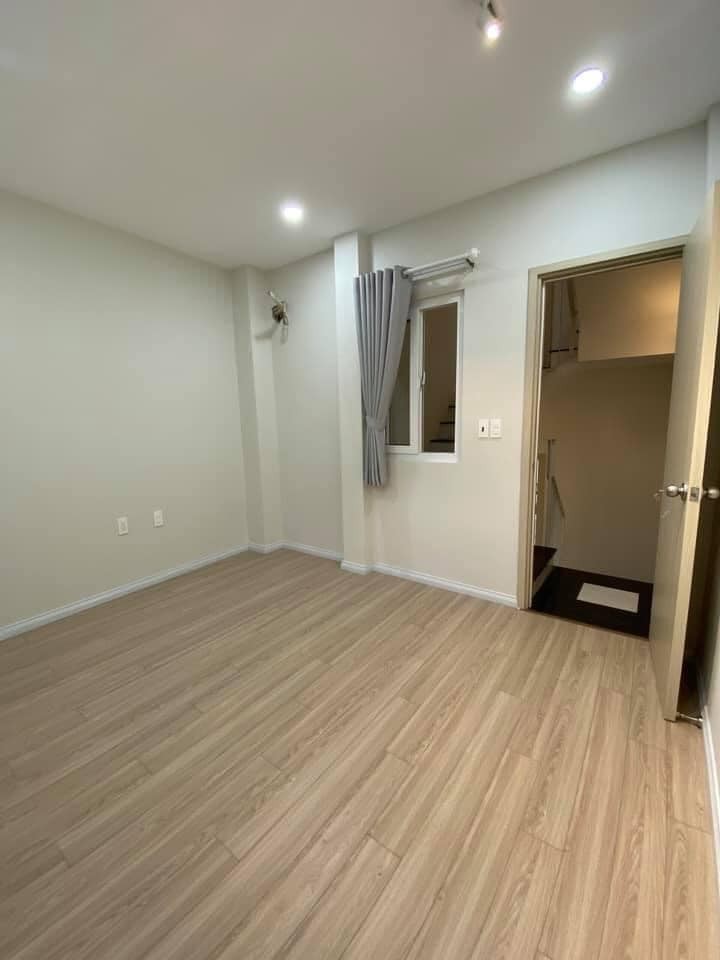 XHơi vô nhà, 5 tầng kiên cố, nhà mới đẹp, 30m ra MT, N.T Hiền Bình Thạnh, Giá 7,7 tỷ.