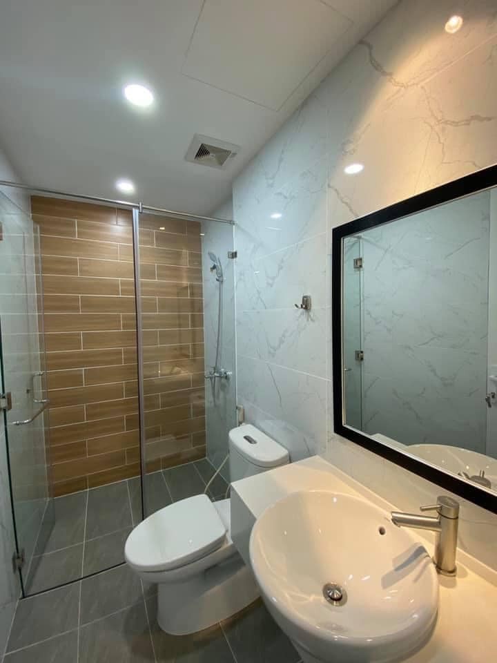 XHơi vô nhà, 5 tầng kiên cố, nhà mới đẹp, 30m ra MT, N.T Hiền Bình Thạnh, Giá 7,7 tỷ.