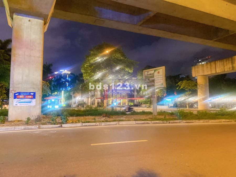 Bán nhà mặt phố Hoàng Cầu, KD VIP, View Hồ, 239m2, 3T, 8.2m MT, 67 Tỷ, LH 0839844444