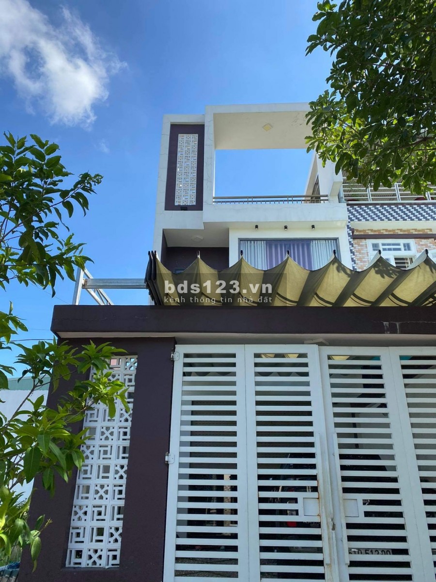 Nhà cần bán gấp lấy tiền trả nợ, 1 trệt, 1 lầu khu tiện ích đủ