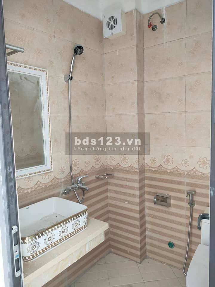 Nhà đẹp Lĩnh Nam, an sinh đỉnh, sổ đỏ vuông, DT 50m2 x 5 tầng x 3,15 tỷ
