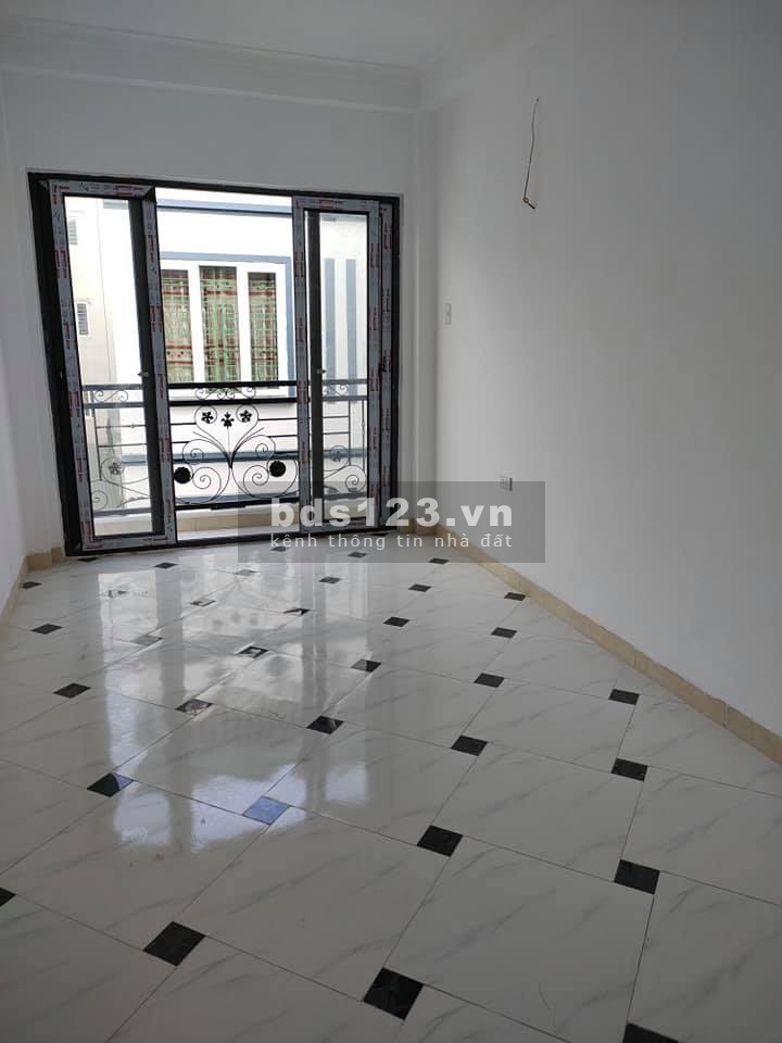 Nhà đẹp Lĩnh Nam, an sinh đỉnh, sổ đỏ vuông, DT 50m2 x 5 tầng x 3,15 tỷ