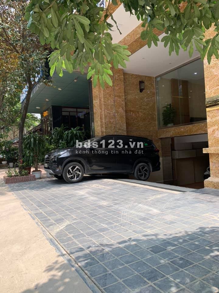 Toàn nhà văn phòng Trần Thái Tông 160m2 x 8 tầng, mặt tiền 10m, vỉa hè rộng. Giá 59 tỷ