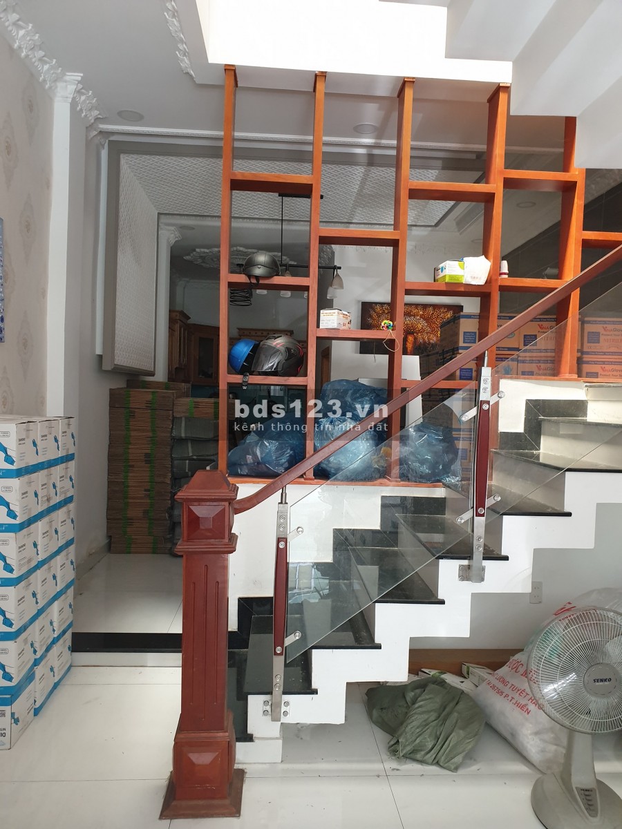 Bán gấp nhà riêng, HXH, Sát Q4, diện tích 66m2, giá chỉ 5,5 tỷ