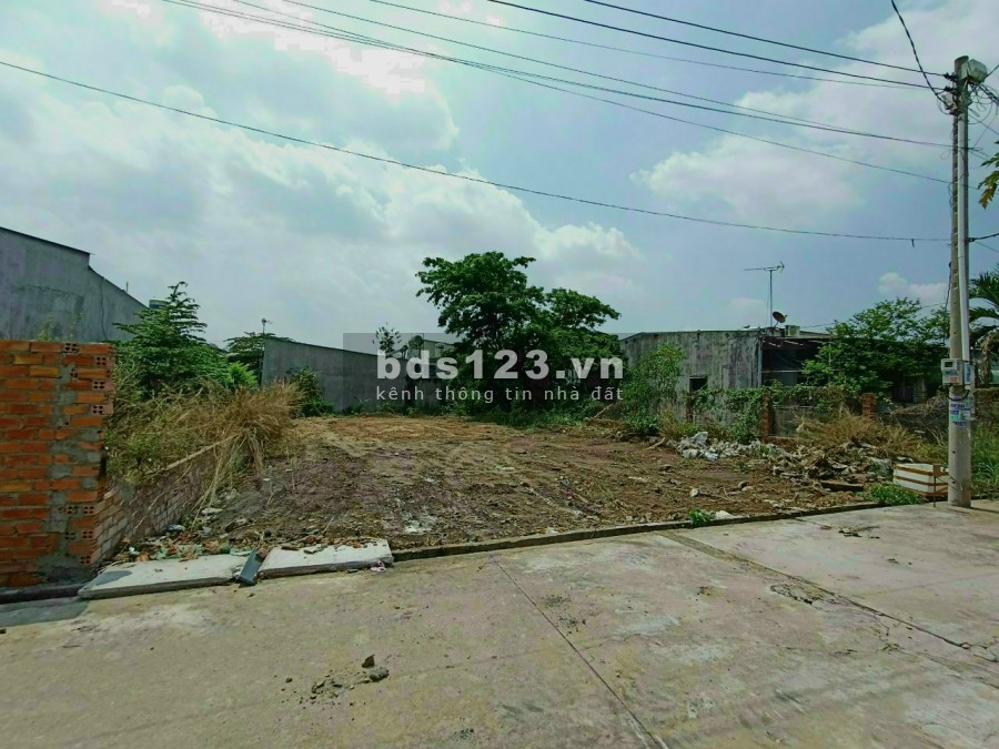 Bán Lô đất sổ riêng 10x27m đối diện trường mầm non Hoàng Yến giá 2tỷ500