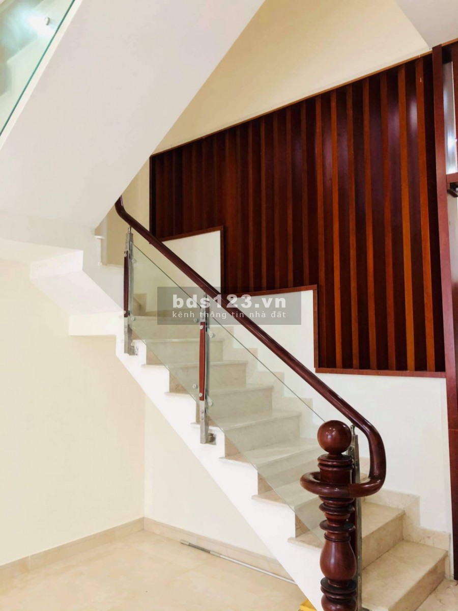 Hẻm xe hơi quay đầu, vài bước ra mặt tiền, Quận 3, 51m2. Giá 12,8 tỷ