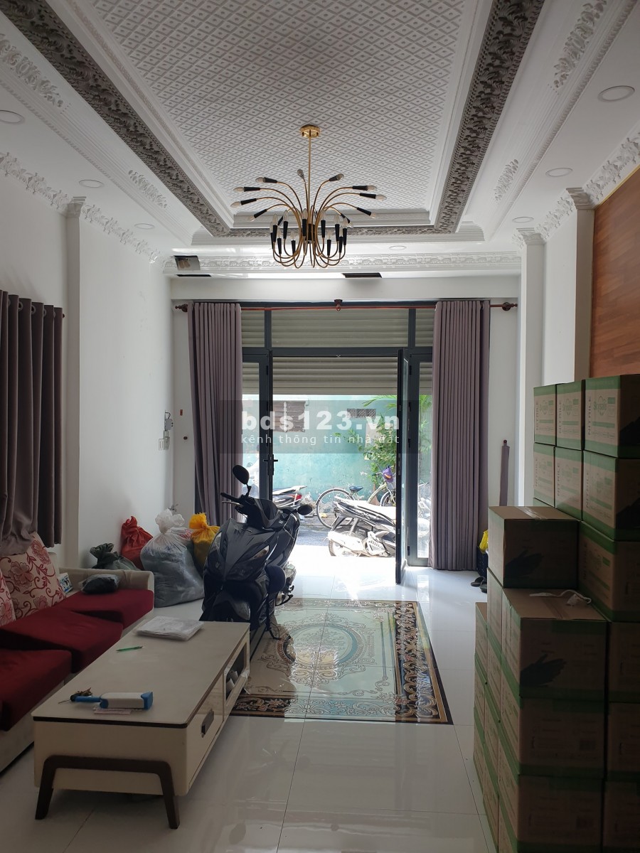 Bán gấp nhà riêng, HXH, Sát Q4, diện tích 66m2, giá chỉ 5,5 tỷ