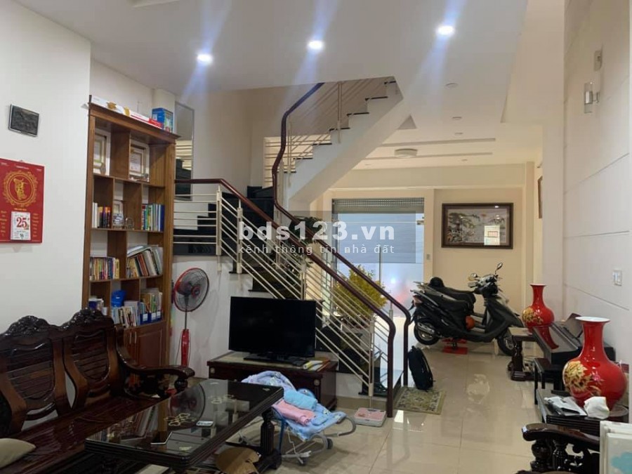 Nhà 4 tầng, mặt tiền đường số, P. Tân Phú, Quận 7, giá 10.55 tỷ, 4 tầng