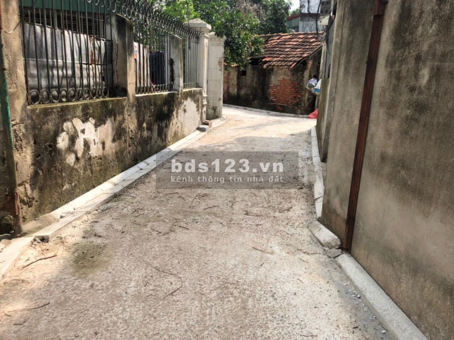 Bán nhanh 50m2 đất Trâu Quỳ 4 chỗ vào giá có 34tr/m2. LH 0983253436