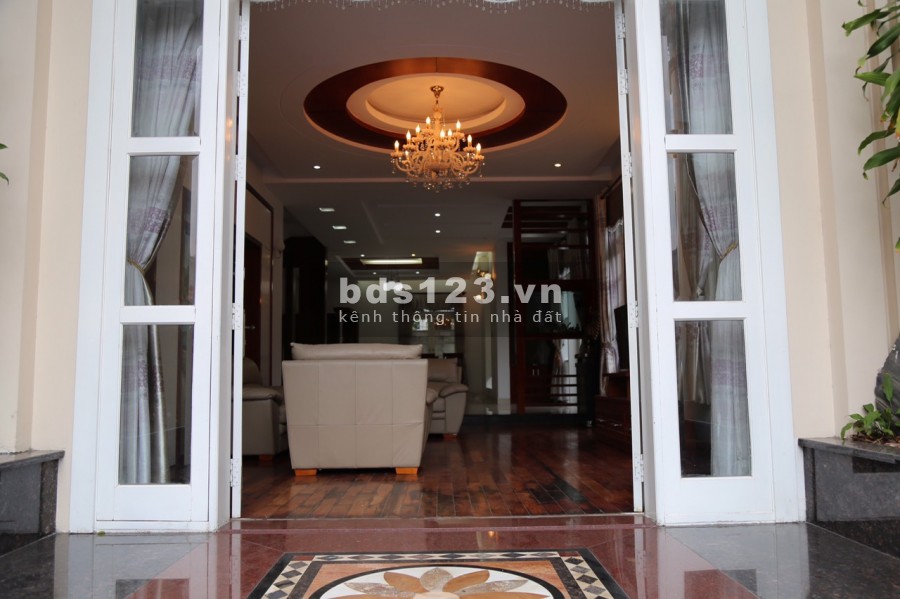 Cho thuê Villa 15mx20m, hồ bơi trệt, 1 lầu áp mái 6 phòng, Thảo Điền Quận 2