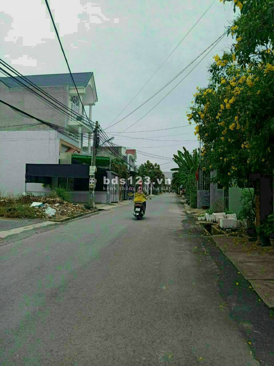 Bán Lô đất sổ riêng 10x27m đối diện trường mầm non Hoàng Yến giá 2tỷ500