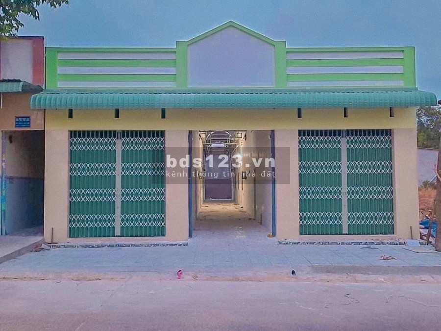 Bán gấp nhà trọ 300m2 khu công nghiệp Mỹ Phước 3, 16p +2kiot , sổ hồng riêng